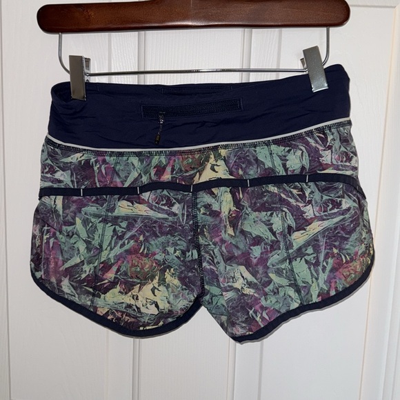 Lululemon Run Speed Up Shorts Jungle Floral - Picture 2 of 3